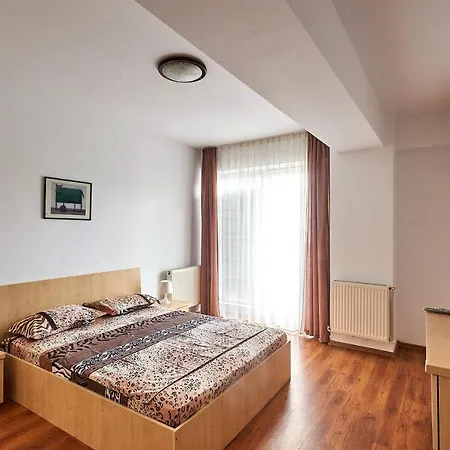 Ryan Sea View Summerland Mamaia Apartmán *